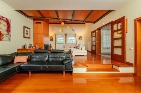 Moradia T4 de Luxo com Vista Golf na Exclusiva Quinta da Beloura I, Sintra