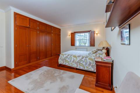 Moradia T4 de Luxo com Vista Golf na Exclusiva Quinta da Beloura I, Sintra