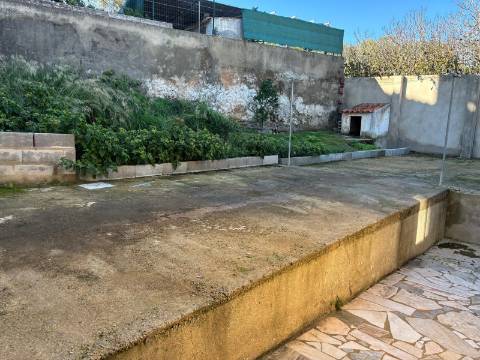 Andar de moradia T2 com amplo espaço exterior no Murtal — Parede