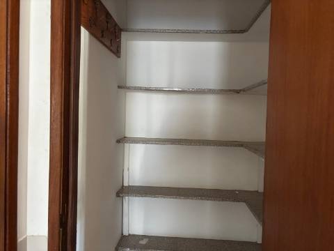 Andar de moradia T2 com amplo espaço exterior no Murtal — Parede