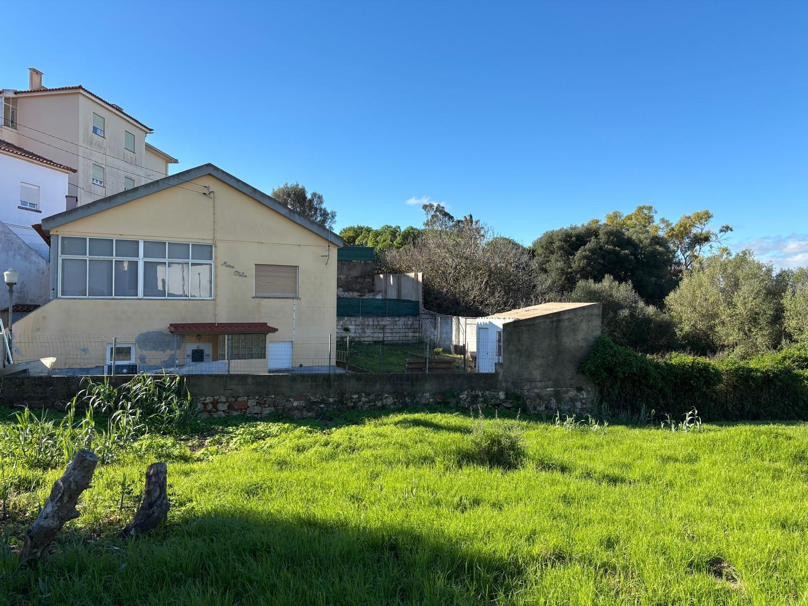 Andar de moradia T2 com amplo espaço exterior no Murtal — Parede