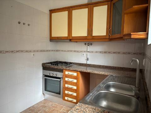 Andar de moradia T2 com amplo espaço exterior no Murtal — Parede