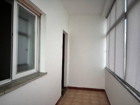 Andar de moradia T2 com amplo espaço exterior no Murtal — Parede