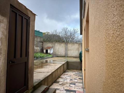 Andar de moradia T2 com amplo espaço exterior no Murtal — Parede