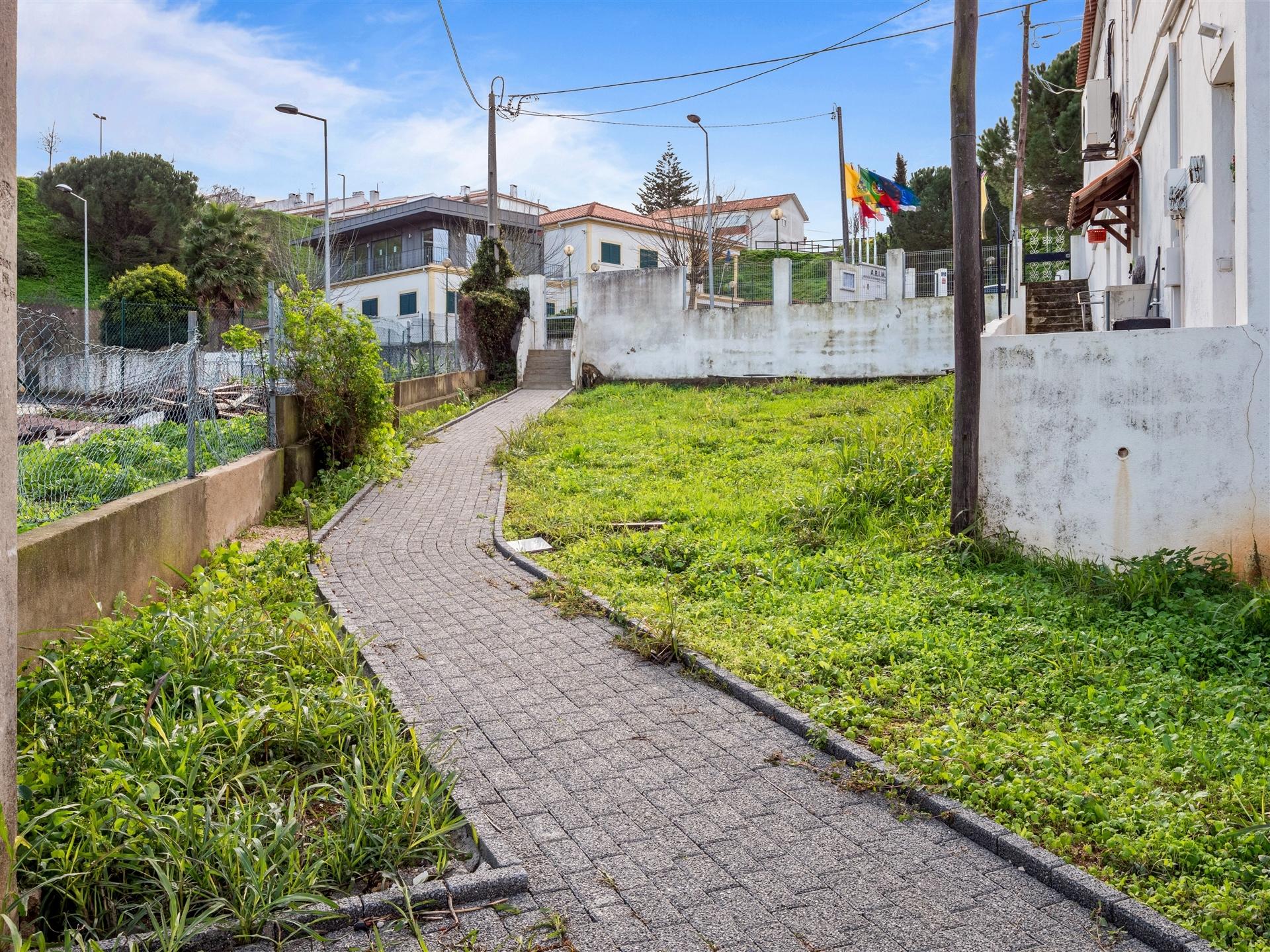 Andar de moradia T2 com amplo espaço exterior no Murtal — Parede