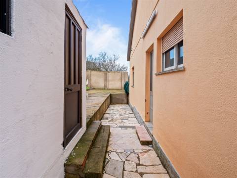 Andar de moradia T2 com amplo espaço exterior no Murtal — Parede