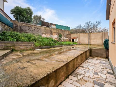 Andar de moradia T2 com amplo espaço exterior no Murtal — Parede