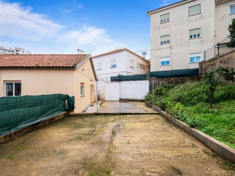 Andar de moradia T2 com amplo espaço exterior no Murtal — Parede