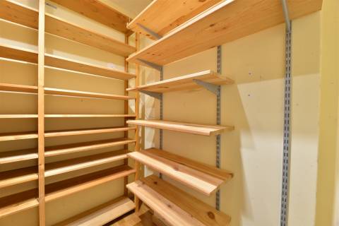 Apartamento T3 para arrendar em Cascais com elevador, vista mar e 2 lugares de estacionamento.