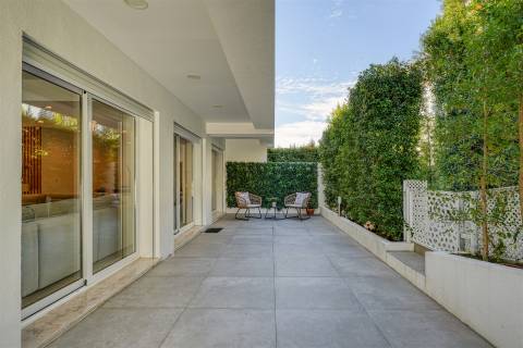 Moradia Exclusiva em Condomínio Privado, com Vista Mar e Rooftop Panorâmico, no centro de Cascais.