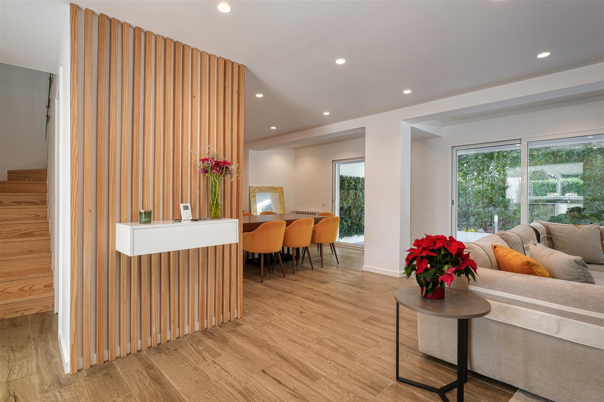 Moradia Exclusiva em Condomínio Privado, com Vista Mar e Rooftop Panorâmico, no centro de Cascais.