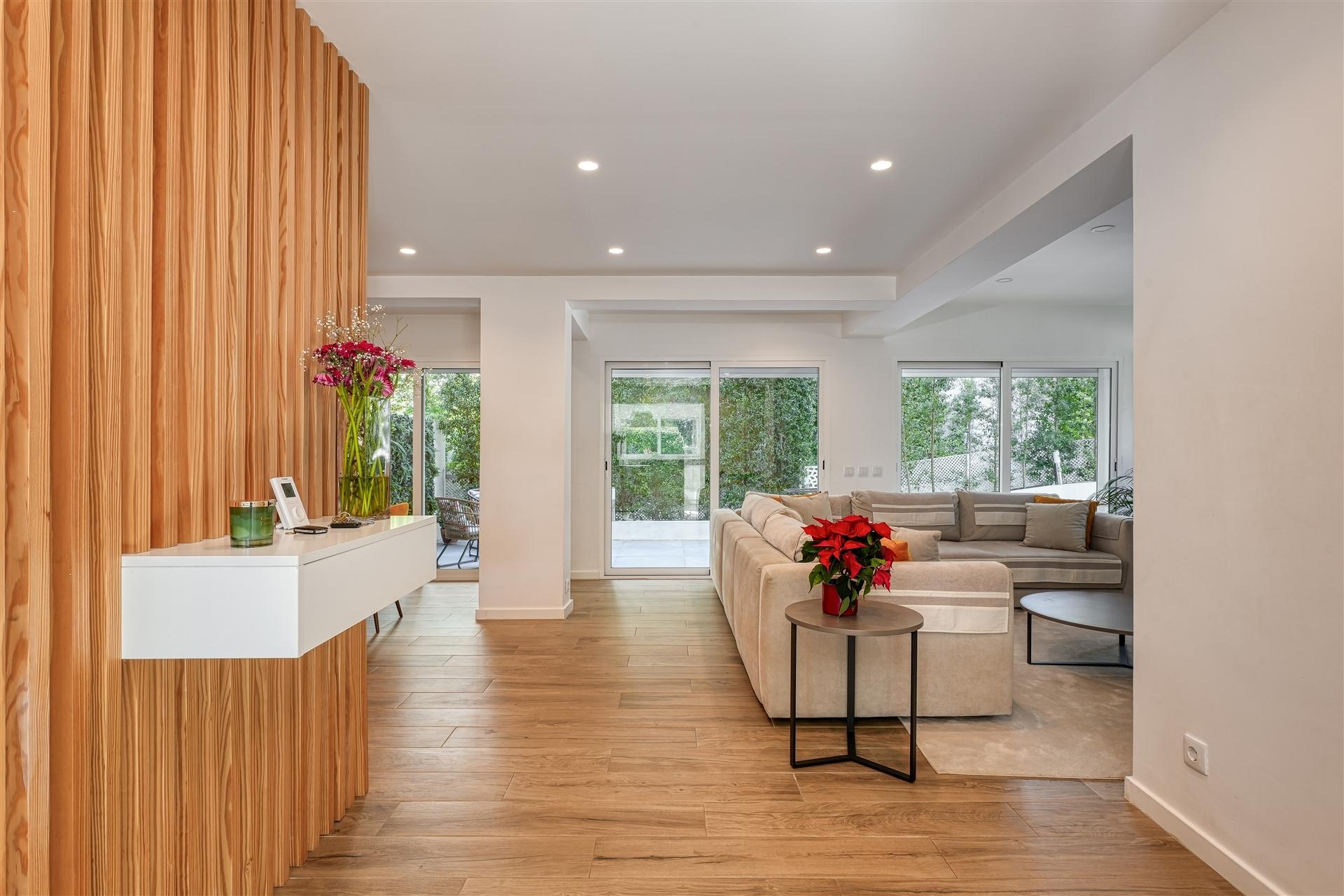 Moradia Exclusiva em Condomínio Privado, com Vista Mar e Rooftop Panorâmico, no centro de Cascais.