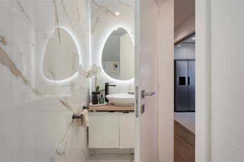 Moradia Exclusiva em Condomínio Privado, com Vista Mar e Rooftop Panorâmico, no centro de Cascais.