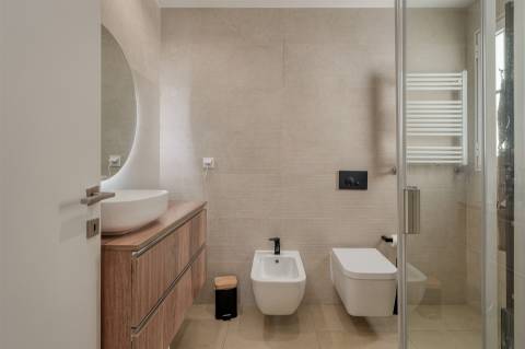 Moradia Exclusiva em Condomínio Privado, com Vista Mar e Rooftop Panorâmico, no centro de Cascais.