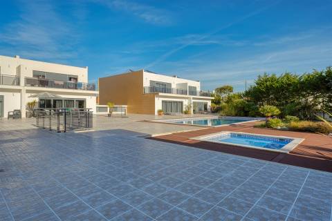 Moradia de Luxo a 5 Minutos da Praia de Magoito – Sintra