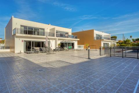 Moradia de Luxo a 5 Minutos da Praia de Magoito – Sintra