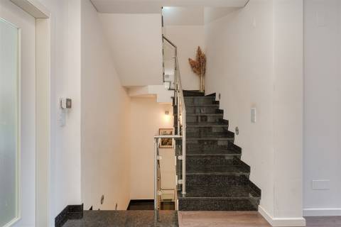 Moradia de Luxo a 5 Minutos da Praia de Magoito – Sintra