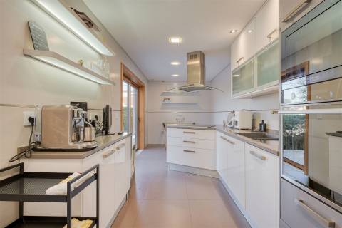 Moradia de Luxo a 5 Minutos da Praia de Magoito – Sintra