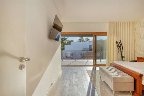 Moradia de Luxo a 5 Minutos da Praia de Magoito – Sintra