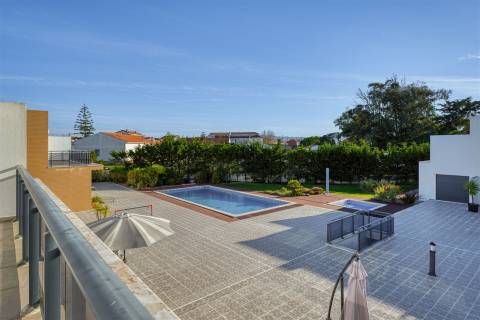 Moradia de Luxo a 5 Minutos da Praia de Magoito – Sintra