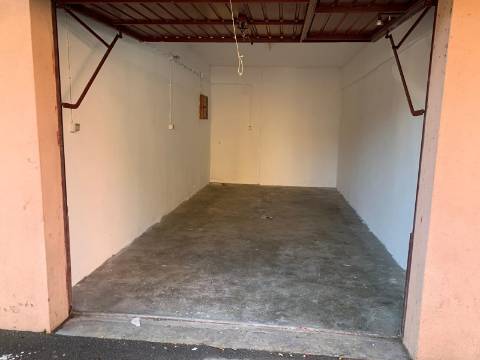 Garagem  com 17 m² em Mem-Martins