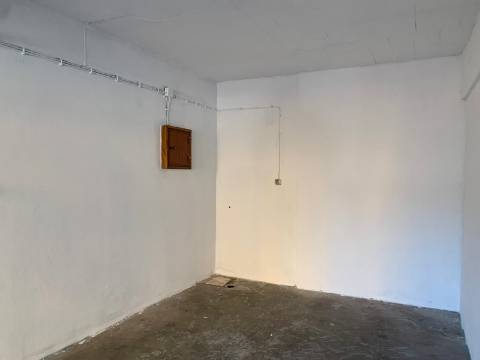 Garagem  com 17 m² em Mem-Martins