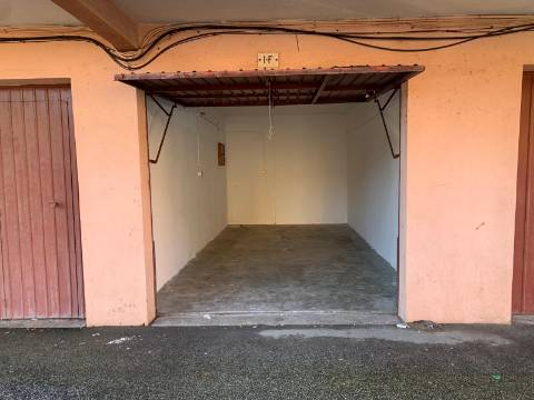 Garagem  com 17 m² em Mem-Martins