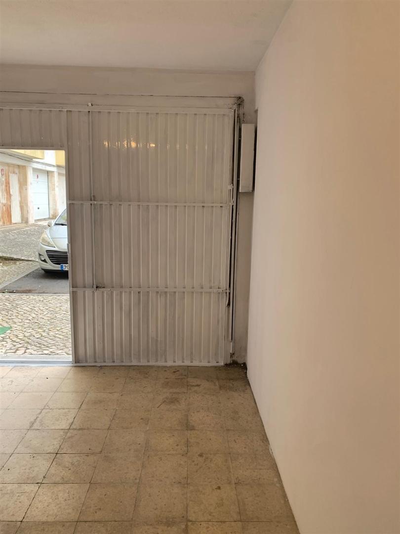 Garagem para arrendar com 14 m² em Mem- Martims Garagem para arrendamento com 14 m² em Mem-Martins