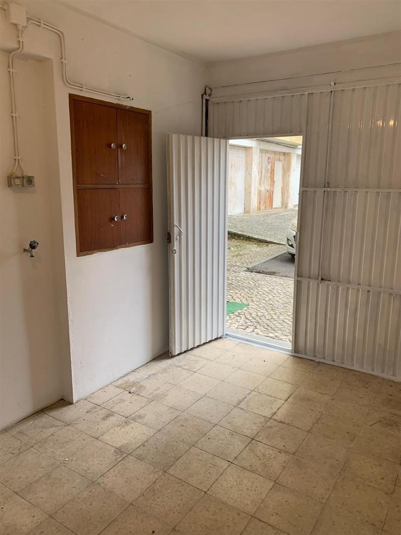 Garagem para arrendar com 14 m² em Mem- Martims Garagem para arrendamento com 14 m² em Mem-Martins