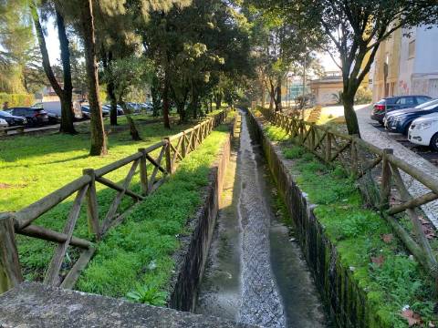 Garagem para arrendar com 14 m² em Mem- Martims Garagem para arrendamento com 14 m² em Mem-Martins