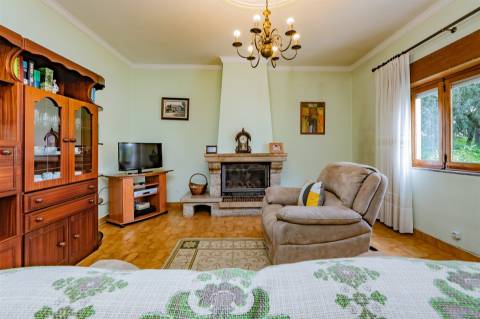 Moradia de 4 assoalhadas na Amora.