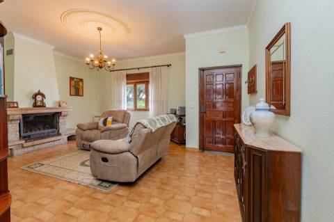 Moradia de 4 assoalhadas na Amora.