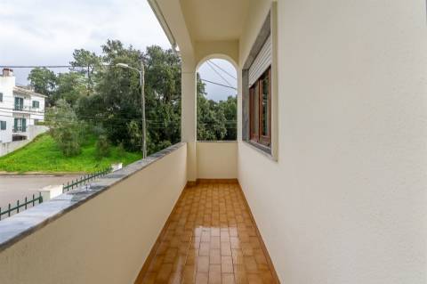 Moradia de 4 assoalhadas na Amora.