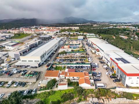 Terreno Industrial com Rendimento Imediato – Localização Estratégica | Cascais
