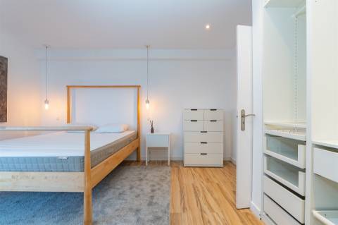 Apartamento T1 para Arrendamento em Cascais com Vista Mar