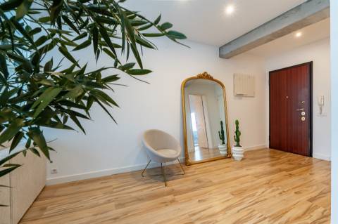 Apartamento T1 para Arrendamento em Cascais com Vista Mar