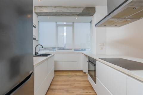 Apartamento T1 para Arrendamento em Cascais com Vista Mar