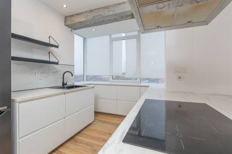 Apartamento T1 para Arrendamento em Cascais com Vista Mar