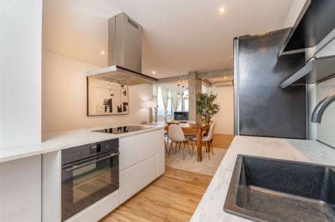 Apartamento T1 para Arrendamento em Cascais com Vista Mar