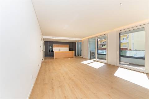 Apartamento T3 novo em Cascais ao lado do mar