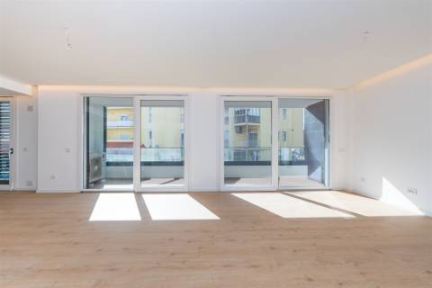 Apartamento T3 novo em Cascais ao lado do mar