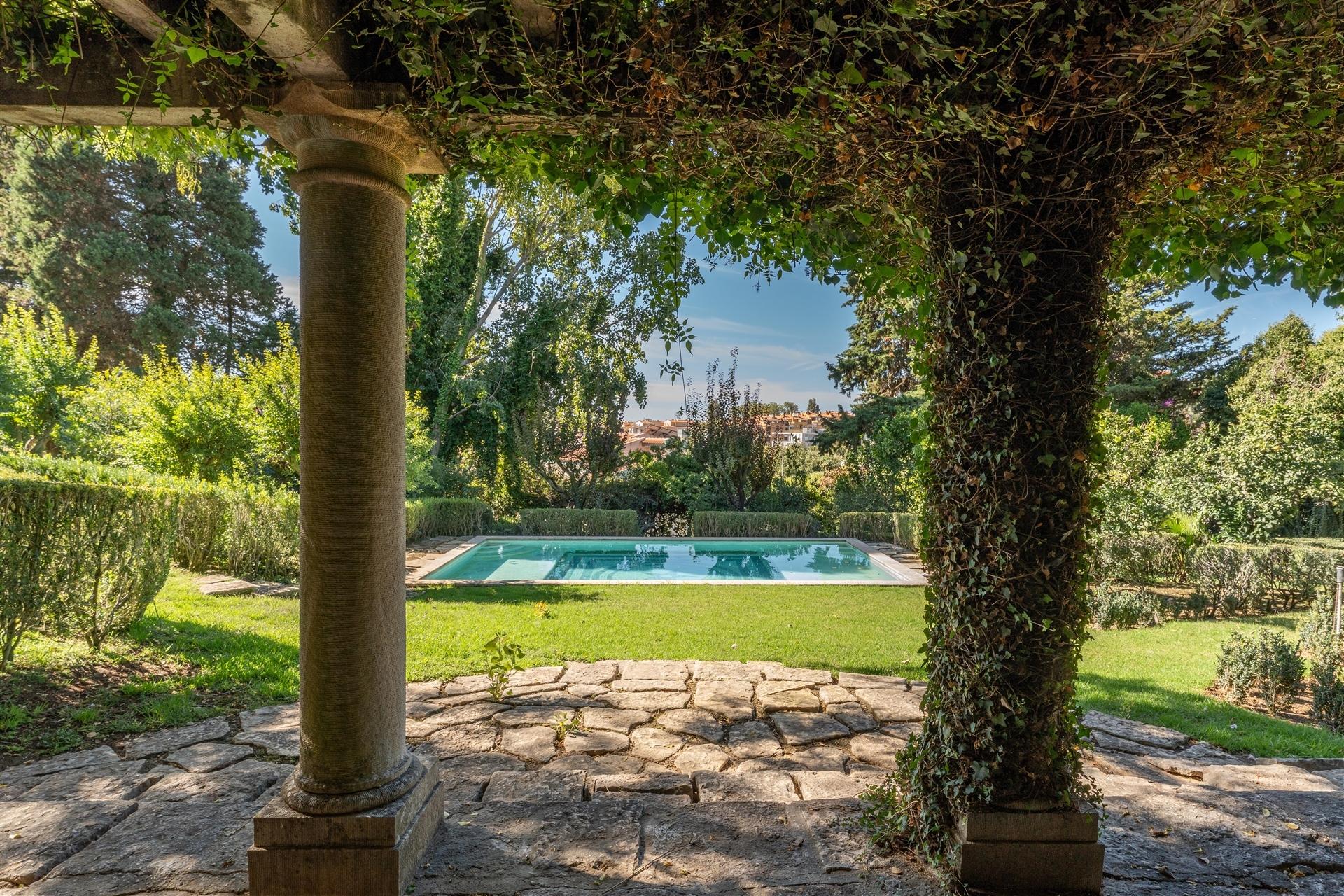 Quinta histórica, património cultural do século XVIII, localizada em Carcavelos.