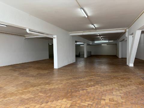 Espaço comercial excecional com 1143.27 m², no coração histórico de Cascais.