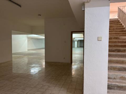 Espaço comercial excecional com 1143.27 m², no coração histórico de Cascais.