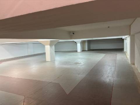 Espaço comercial excecional com 1143.27 m², no coração histórico de Cascais.