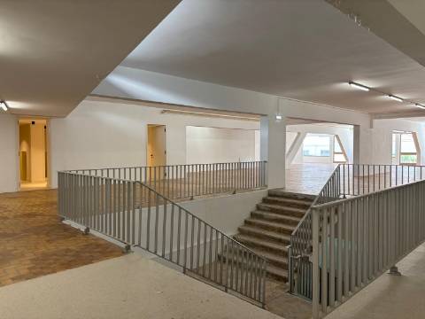 Espaço comercial excecional com 1143.27 m², no coração histórico de Cascais.