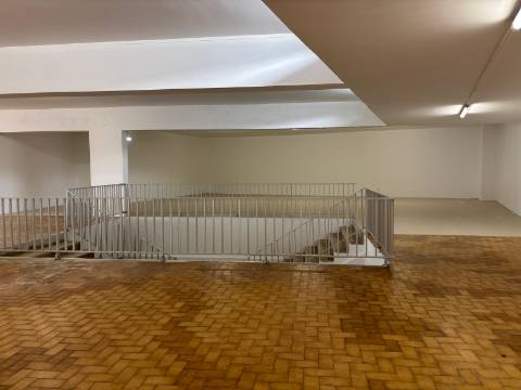 Espaço comercial excecional com 1143.27 m², no coração histórico de Cascais.