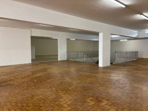 Espaço comercial excecional com 1143.27 m², no coração histórico de Cascais.