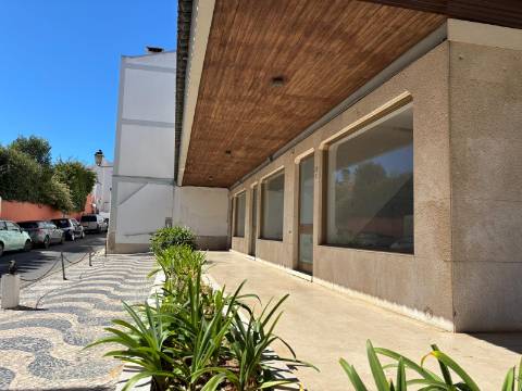 Espaço comercial excecional com 1143.27 m², no coração histórico de Cascais.