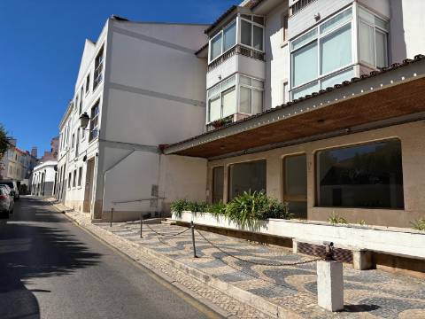 Espaço comercial excecional com 1143.27 m², no coração histórico de Cascais.